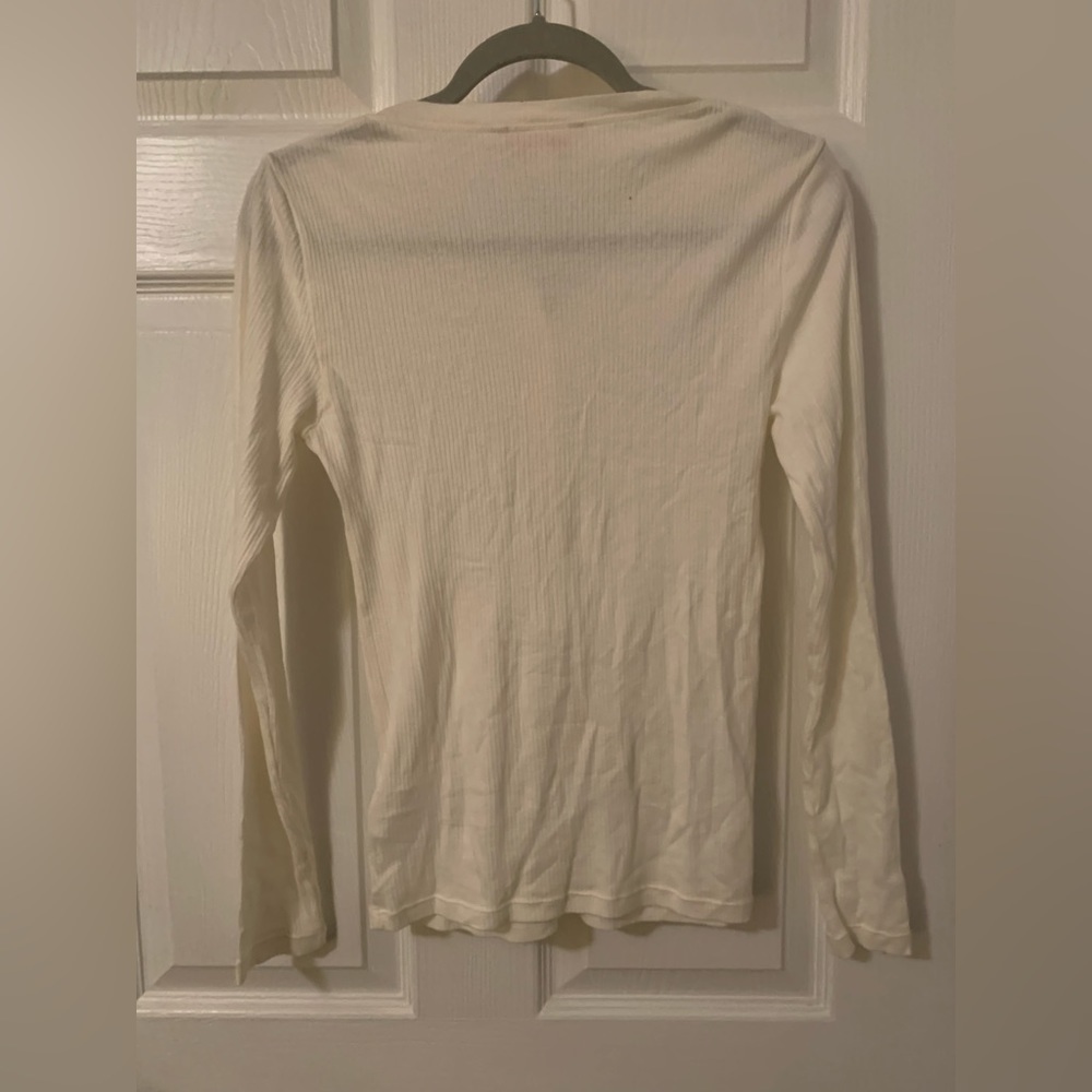Gapbody Henley NWT - Size Medium - cream with different colors of buttons - Picture 4 of 5